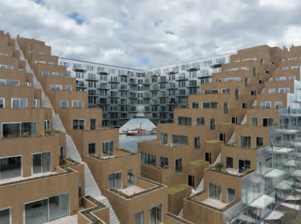 Wohngebäude mit terrassenförmiger Architektur und Innenhof unter wolkigem Himmel